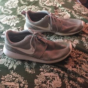Nike Roshe Gray/White Running Shoes Size 10